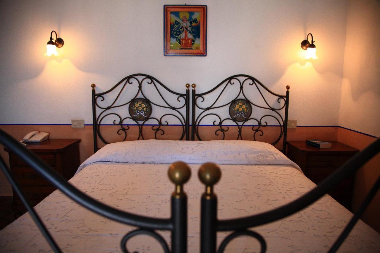Hotel Mamma Santina Santa Marina Salina Buitenkant foto